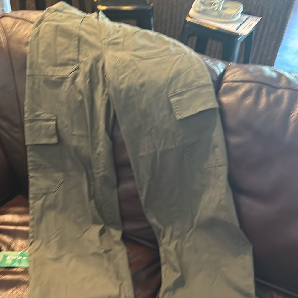 Women’s XS Wild Fable army green straight leg pants. Never worn, tags cut off